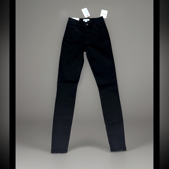 Forever 21 Mid-Rise Skinny Denim Jeans 5-Pockets Button fly Zip Up Straight Leg - Picture 1 of 8